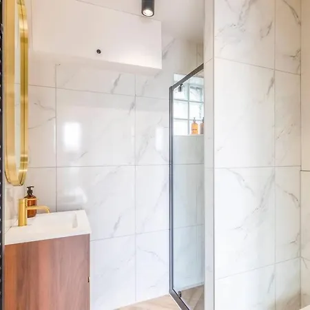 Nest - Your Cosy Penthouse Apartment